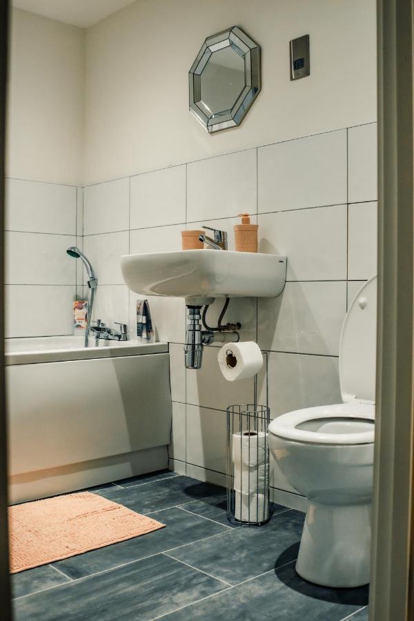 Bv Cosy Basement Apartment At Conditioning House Bradford  Dış mekan fotoğraf